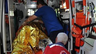 Un barbat a fost ranit si 13 garsoniere afectate in urma exploziei unei butelii intr-un bloc din Medgidia