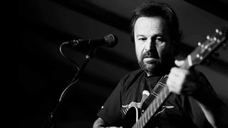 STS anunta ca numarul de urgenta 112 a fost apelat de 3 ori pentru Ioan Gyuri Pascu. Medicii au ajuns la artist dupa 28 de minute de la cel de-al treilea apel