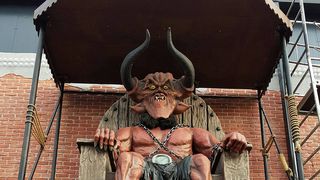 Statuia diavolului din locul in care a murit Ionut