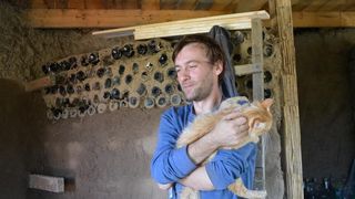 Ciprian Ciuciu-Pitz si sotia sa au construit singuri casa
