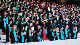 Klaus Iohannis participa la festivitatea de deschidere la Universitatea de Vest Timisoara. Premierul Dacian Ciolos merge la UMF Cluj. Ce modificari aduce noul an universitar