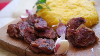 Astea sunt cele mai exotice spagi ale politistilor. De la fripturi, pastrame, mamaliga sau m&acirc;ncare pentru c&acirc;ini la pantaloni si pat