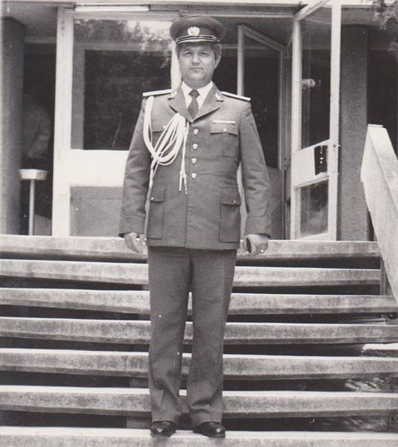 Colonelul Croitoru, mandru de uniforma sa