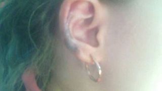 Educatoare din Dolj, acuzata ca a batut o fetita de 4 ani fiindca nu a stiut sa coloreze un copac. "Cand am vazut ca avea sange la ureche am simtit ca mor". Cadrul didactic se apara