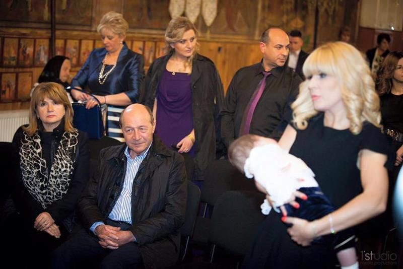 La botezul fiului lui Adrian Gurzau, nasa a fost Elena Udrea, iar printre invitati au fost Traian Basescu si sotia