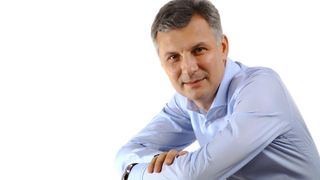 Politicianul Daniel Zamfir are un salariu de 1.100 de euro si datorii de un sfert de milion de euro! Sotul Oanei Stancu are de dat 70.000 de euro unei firme din Noua Zeelanda!