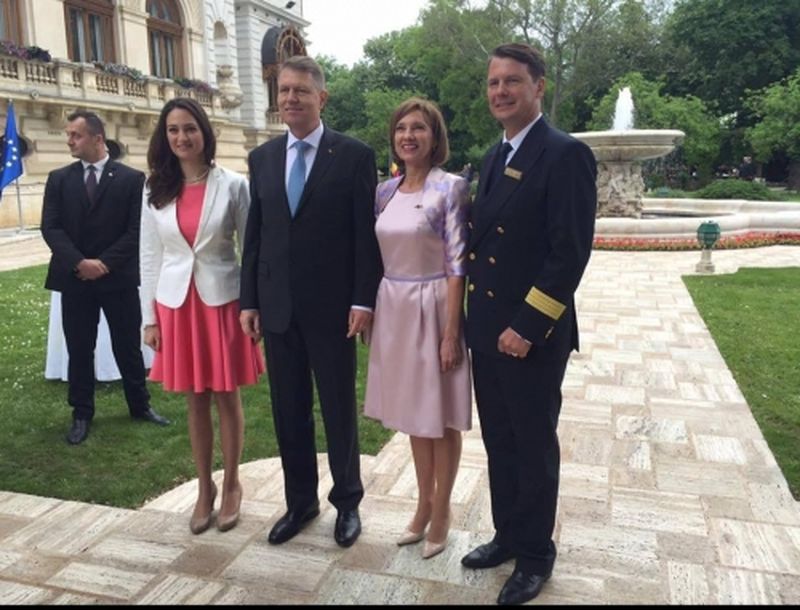 Madalina Puscalau si sotul ei, Emil Dobrovolschi, alaturi de cuplul prezidential