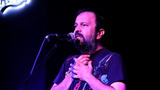 Viata nestiuta a lui Ioan Guyri Pascu. Artistul frecventa un cult ostil medicinei moderne. Prietenii lui spun ca se schimbase: "Spunea că scopul vieţii e să te &icirc;nalţi şi să te pulverizezi in lumina"