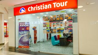 Christian Tour anunţă că dă &icirc;n judecată ANT dacă &icirc;n 24 de ore nu schimbă lista cu agenţiile rămase fără licenţe: "Ne afecteaza imaginea"