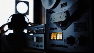 Tăriceanu &icirc;i cere lui Cioloş să-i transmită c&acirc;te persoane au fost interceptate in ultimii 3 ani şi c&acirc;t au costat investigaţiile