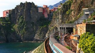 Tinerii europeni s-ar putea plimba gratis prin UE timp de o luna. Vizati sunt tinerii de 18 ani, iar vacanta ar fi un cadou de majorat