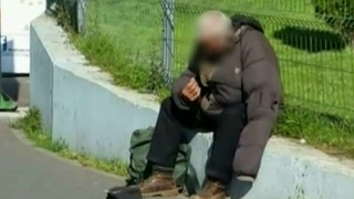 Cersetorii din Bucuresti fac mai mulţi bani pe zi dec&acirc;t un angajat cu normă &icirc;ntreaga. Un material filmat cu camera ascunsa