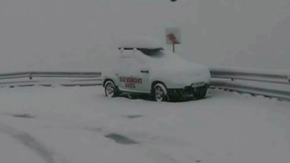 Viscol la R&acirc;nca, &icirc;n Gorj, maşini blocate &icirc;n zăpadă la Argeş. Meteorologii anunta in zilele urmatoare o usoara incalzire