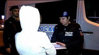 Asa arata Bucurestiul noaptea. Lucrurile pe care nu o sa le vezi niciodata la tv. Prostituate si pesti la colt de strada, gata sa se vanda pentru o bucata de paine