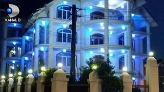 Mai grandios ca Taj Mahalul! Aşa arată palatul &icirc;n care locuieşte şeicul de Drăgăşani, Robert Brătianu!