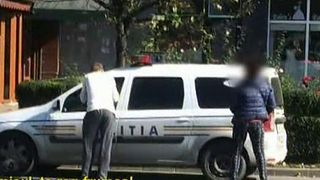 Rar ne-a fost dat să vedem un poliţist at&acirc;t de calm cum e cel din minutele următoare! Aşa-zisul inamic o femeie &icirc;n pragul isteriei.