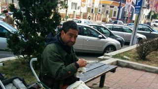 Povestea italianului care a ajuns sa cerseasca in Romania. "La Piatra Neamt nu e bine, ma duc in Vaslui"