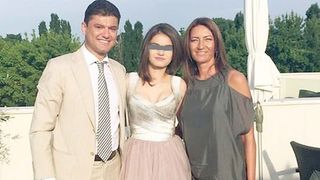 Instanta a decis: Ioana Boureanu ramane la mama ei pana la finalul procesului cu tatal politician!