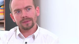 A fugit de la orfelinat, a trait pe strazi, a facut doua facultati si are acum o mare dorinta. &bdquo;Daca e ceva care mi-a schimbat viata, e ca am ales sa fiu liber&rdquo;