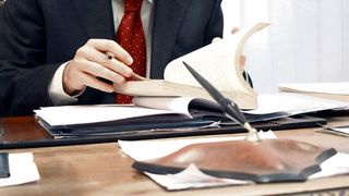 Codul Muncii se modifica. Angajatorii din mai multe domenii au liber sa creasca orele suplimentare lucrate de angajati