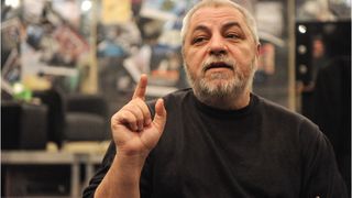 Scandal la teatrul din Botosani! Actorul Ion Sapdaru e suparat rau pe un angajat al statului: "Il anunt ca m-am dus cu poza lui la o tiganca si l-am blestemat rau de tot!"