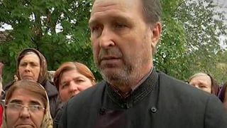 Enoriasii dintr-o comuna din Calarasi au pus lacat pe poarta bisericii in semn de protest. Ce s-a intamplat