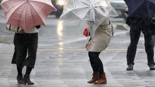 Cod portocaliu de ploi abundente in 14 judete. Capitala si 20 de judete, sub avertizare de cod galben