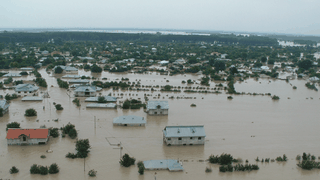 Peste o sută de gospodării din 11 localităţi din Vrancea, inundate &icirc;n urma ploilor torenţiale. Apa a intrat &icirc;n 40 de case