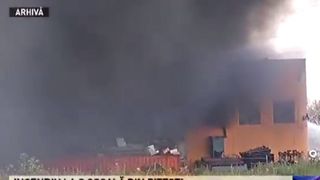 Aproape 40 de elevi evacuaţi dintr-o şcoală din Olt, &icirc;n urma unui incendiu la acoperiş, provocat de un coş de fum