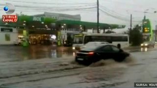 Ploaia a facut prapad in toata tara. In doar 24 de ore a plouat cat pentru o luna intreaga. Meteorologii anunta ca urgia va continua