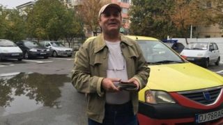 Un taximetrist din Craiova a gasit un portofel plin cu bani in masina sa. Ce a facut dupa ce nu a reusit sa il gaseasca pe proprietar
