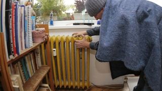 Bucurestenii stau in frig, in asteptarea ajutoarelor pentru incalzire