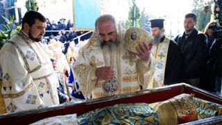 Autenticitatea moastelor Sfintei Parascheva. BOR nu a realizat niciodata o expertiza care sa certifice vechimea si originalitatea ramasitelor pamantesti: "Cine neaga, sa ne prezinte argumente"