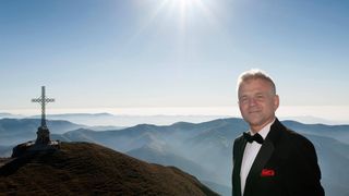 Ciocan a fost la crucea de pe Caraiman imbracat la patru ace