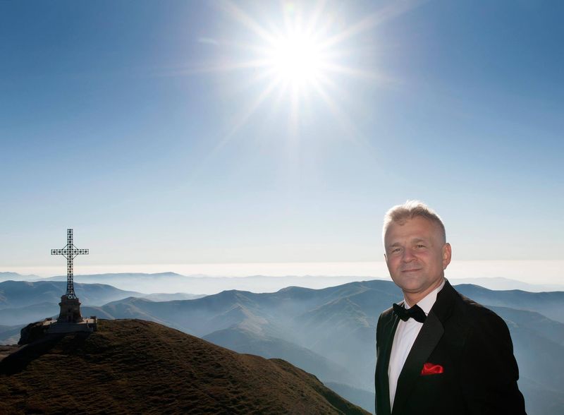 Ciocan a fost la crucea de pe Caraiman imbracat la patru ace