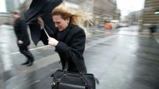 ANM a emis o avertizare meteorologica de vreme rea incepand de duminica. Vantul se va intensifica, iar in zonele montene vor fi ninsori