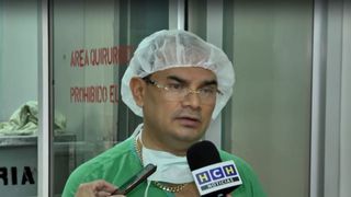 Unui barbat de 50 de ani i-a fost amputat penisul dupa ce i-a ramas blocat intr-o sticla