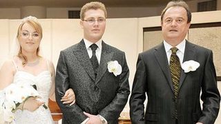 Toata familia are probleme cu legea, dar fata lui Vasile Blaga isi vede de treaba! Agathe e mediator