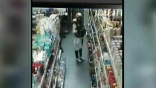 Mai multe studente din Cluj risca sa ajunga la puscarie pentru furt din supermarket. Si-au umplut gentile cu ciocolata si au plecat fara sa plateasca!