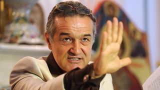 Gest de mare omenie facut de Gigi Becali. A mers in comuna galateana Slobozia Conachi si le-a promis oamenilor ca le reface casele distruse de inundatii