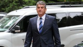 Gabi Oprea a iesit spasit de la sediul DNA. "Imi cer iertare familiei lui. Masina in care ma aflam s-a oprit, dar nasul lui Gigina ne-a facut semn sa plecam"