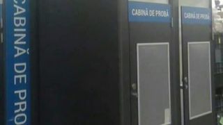 Clientul unui magazin de produse sportive din Constanţa sustine ca exista camere de supraveghere in cabinele de proba. Ce a patit iubita lui