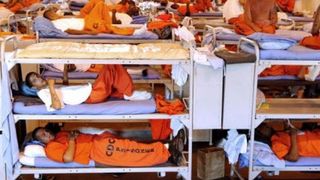 Tatal unui detinut sustine ca fiul sau a fost omorat in inchisoare si mancat de ceilalti puscariasi!