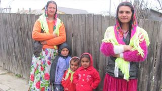 Senatorii au votat ca mamele care au mai mult de trei copii sa primeasca o renta viagera - La ce suma se ridica acest ajutor de la Stat