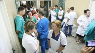 Aproape 3.000 de cadre medicale din Constanţa, &icirc;n grevă de avertisment; acţiuni similare şi &icirc;n Buzău, Focşani şi Vaslui