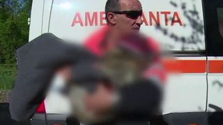 Situatie incredibila in Vaslui. O fetita de 4 ani, flamanda si dezbracata intr-o casa neincalzita. Mama bauta a anuntat la 112 ca s-a otravit