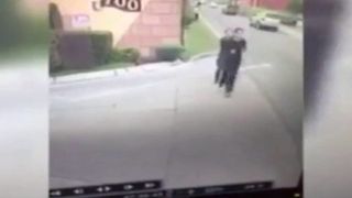 Momentul in care un judecator din Mexic este asasinat a fost surprins de camerele de luat vederi