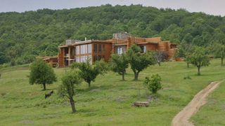 Cea mai scumpa vila de vanzare la targul imobiliar tIMOn costa 2,5 milioane de euro si se afla pe un domeniu din Buzau. Cum arata inauntru