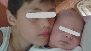 Bebelusul ars in incubatorul de la Maternitatea Bucur are un fratior! La sapte ani de la tragedia care i-a schimbat viata, femeia e din nou mama! &ldquo;Ii era tare frica sa nu se intample ceva in spital"