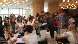 In Vaslui, doar 2% din firmele invitate la bursa locurilor de munca si-au anuntat prezenta. La concurs sunt scoase doar noua posturi pentru absolventi de studii superioare